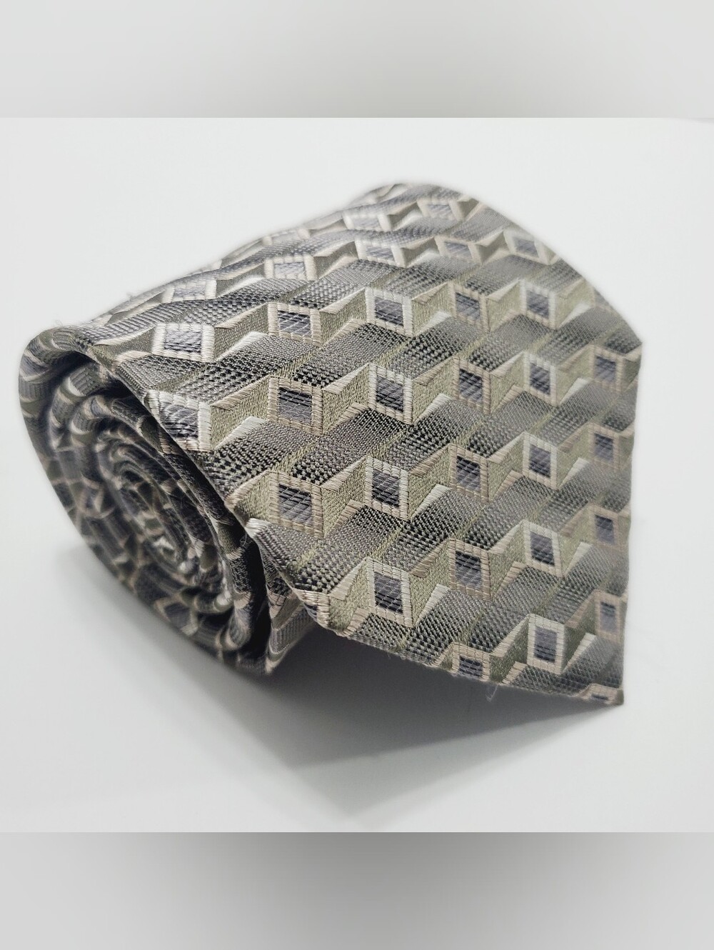 Haggar Black Label Men's Silk Neck Tie Gray & Silver Geometric Pattern Jacquard